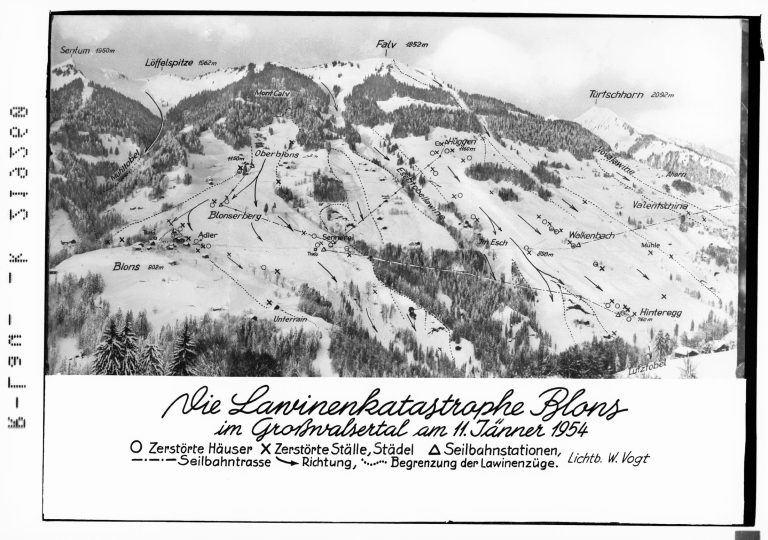 Die Lawinenkatastrophe Blons im Großwalsertal am 11. Jänner 1954. <span class="copyright">Vorarlberger Landesbibliothek, Sammlung Risch-Lau</span>