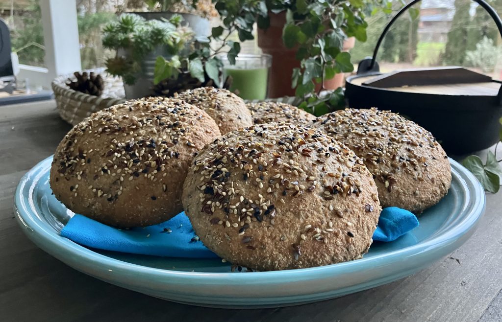 Hausgemachte Vollkornbrötchen