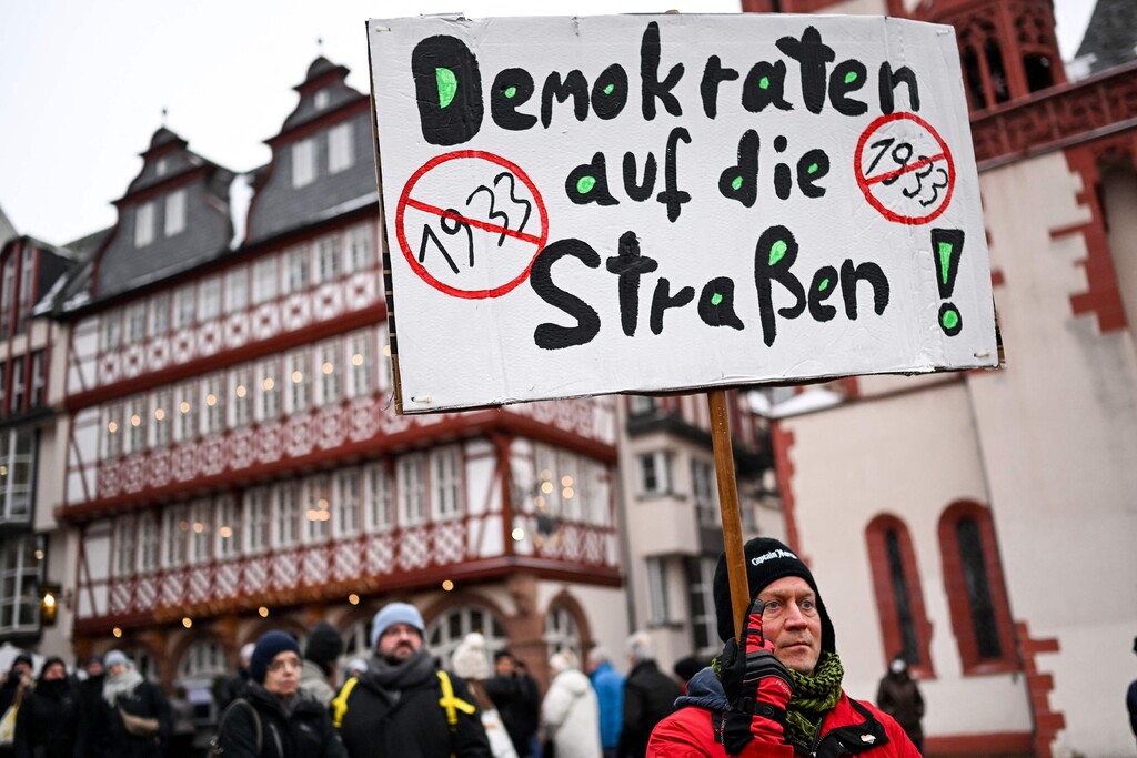 Tausende Teilnehmer bei Demonstration gegen rechts in Frankfurt