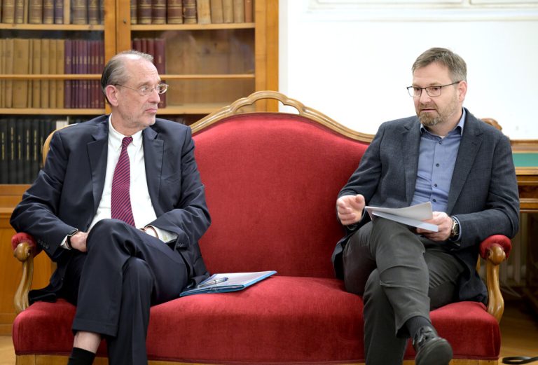 ÖAW-Präsident Heinz Faßmann und der Historiker Gerald Lamprecht <span class="copyright">APA/Schlager</span>