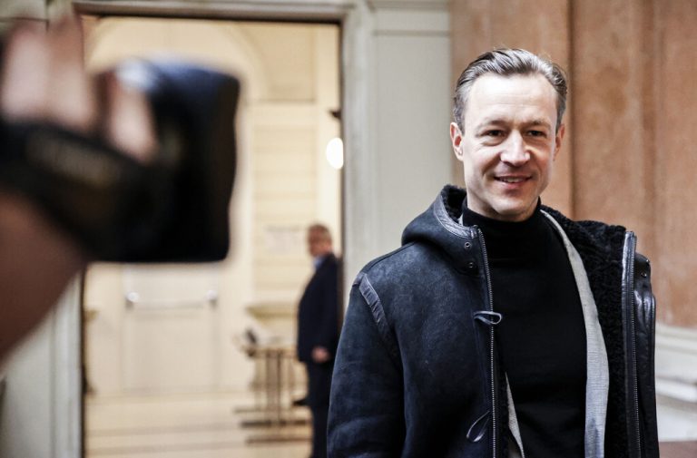 Der als Zeuge geladene Ex-Finanzminister Gernot Blümel (ÖVP) im Landesgericht für Strafsachen in Wien. <span class="copyright">APA/Steinmaurer</span>
