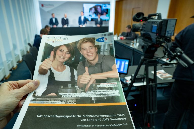 Bei einer Pressekonferenz wurden die Maßnahmen vorgestellt. <span class="copyright">VLK/Serra</span>