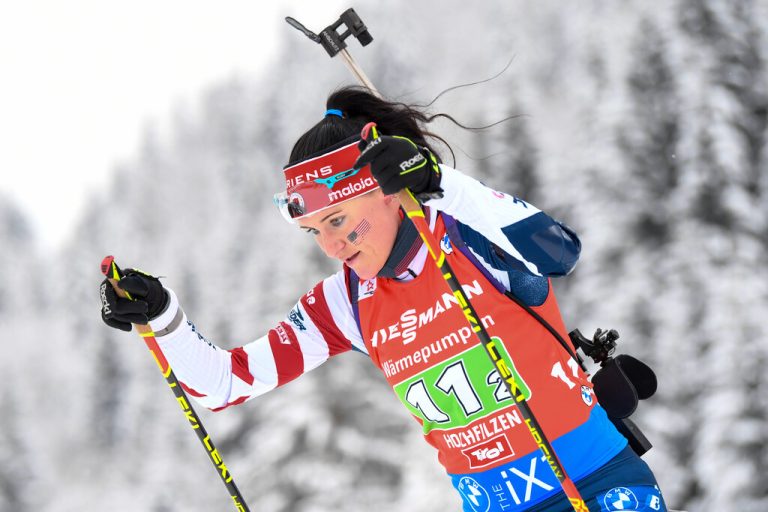 Joanne Reid 2022 beim Weltcup in Hochfilzen <span class="copyright">imago/christian einecke</span>