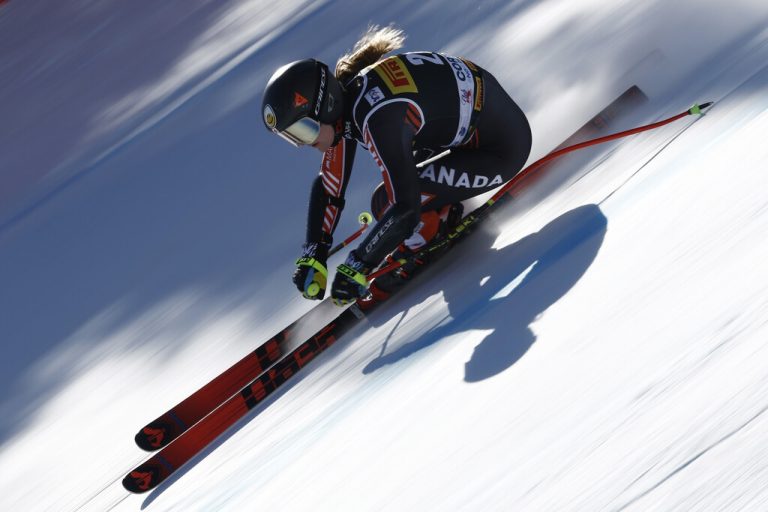 Knapp vor dem Sturz: Kanadas Abfahrerin Valerie Grenier in Cortina d‘Ampezzo <span class="copyright">AP/ Gabriele Facciotti</span>