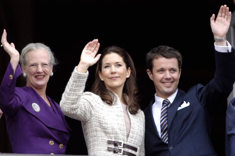 COPENHAGEN 031008 Royal engagement in Denmark. The 35 -year-old crownprince Frederik become engaged with Mary Elisabeth Donaldson. On the royal castle Amalienborgs balcony the newly engaged and Queen Margrethe met thousands of danes who wanted to congratulate the couple. Crown Prince Fredrik s marriage to Mary Donaldson, making her the first Australian to become a member of a European royal family. PHOTO: TONI SICA Code: 1012 COPYRIGHT PRESSENS BILD COPENHAGEN DENMARK x1012x *** COPENHAGEN 031008 Royal engagement in Denmark The 35 year old crownprince Frederik become engaged with Mary Elisabeth Donaldson On the royal castle Amalienborgs balcony the newly engaged and Queen Margrethe met thousands of danes who wanted to congratulate the couple Crown Prince Fredrik s marriage to Mary Donaldson, making her the first Austr PUBLICATIONxINxGERxSUIxAUTxONLY Copyright: xTONIxSICAx ROYAL ENGAGEMENT FREDERIK MARY