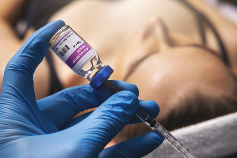 Nach der Schönheitsbehandlung wurde eine Arterie in ihrem Auge verstopft (Symbolbild) <span class="copyright">ronstik</span>