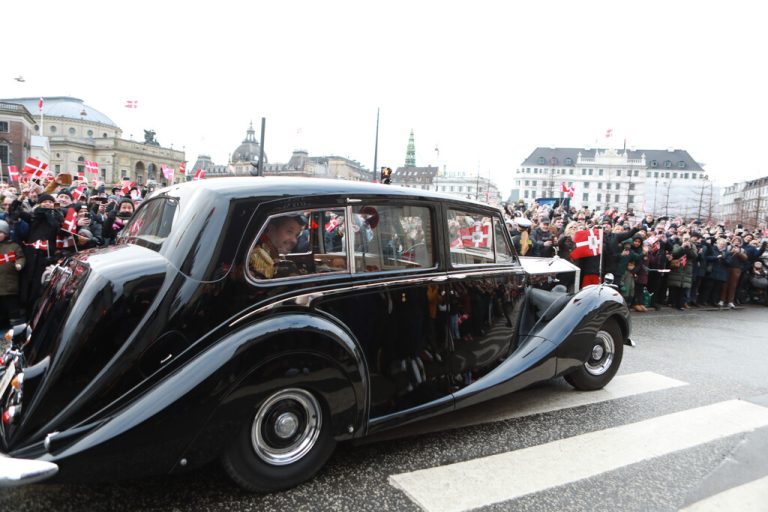  Im Gegensatz zum britischen Thronwechsel ist es eine kurze Zeremonie ganz im skandinavischen Stil: nüchtern und schlicht.<span class="copyright">Nicolai Lorenzen/Ritzau Scanpix via AP</span>