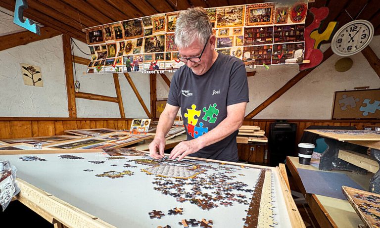 Der Mann puzzelte bis zu zehn Stunden am Tag <span class="copyright">dpa/Pinter</span>