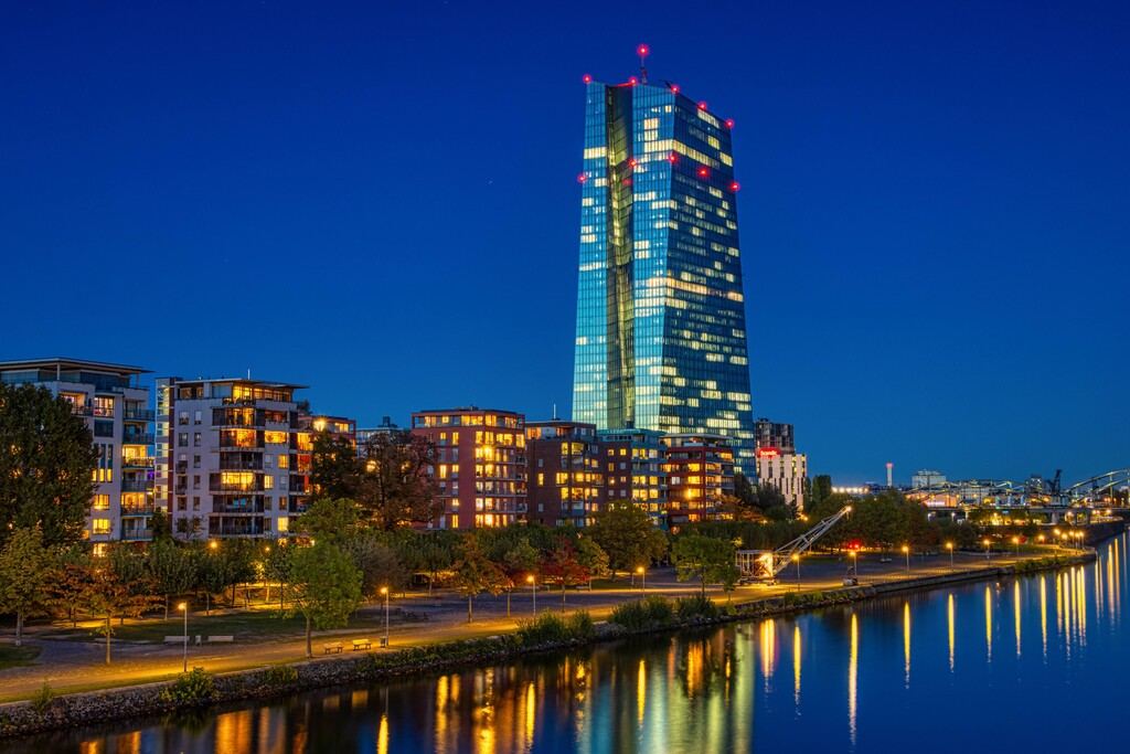Erste EZB-Zinssenkung bis zur Jahresmitte erwartet
