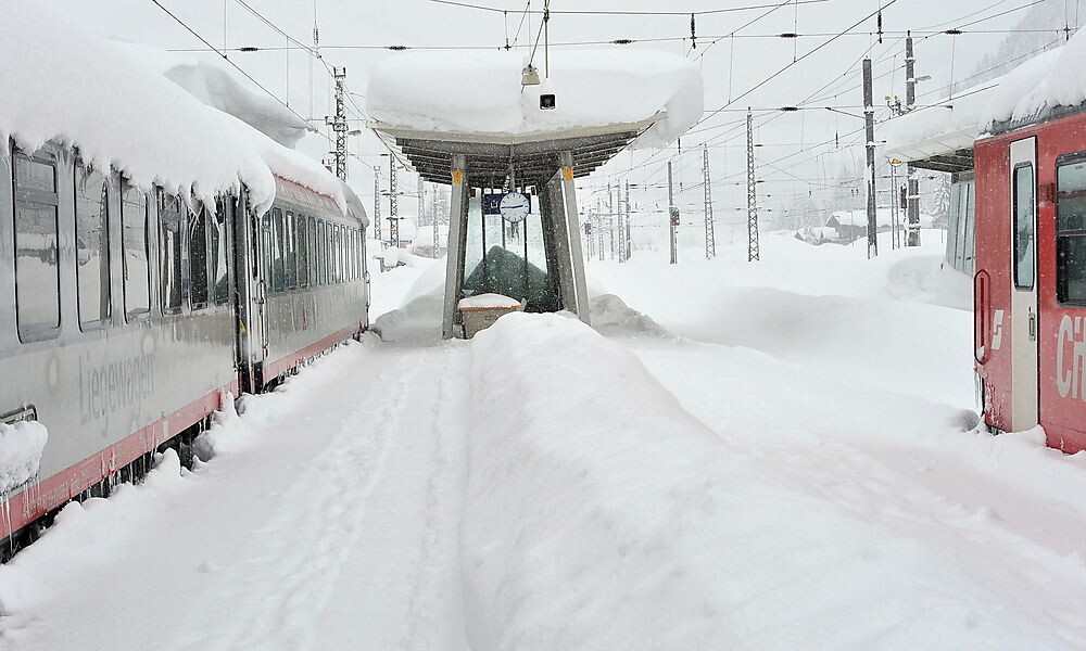 Fahrgäste am Abstellgleis