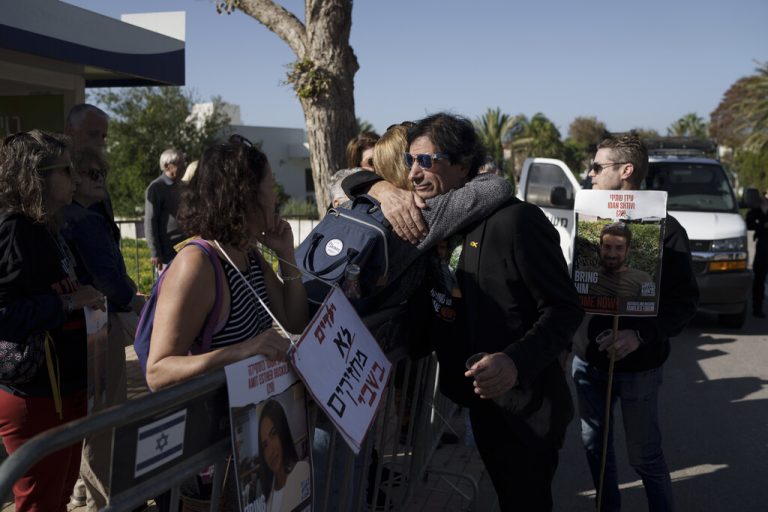 <span class="copyright">AP Photo/Leo Correa</span>