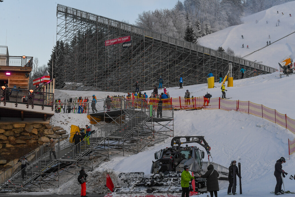 Neue Tribüne bietet spektakulären Rundumblick