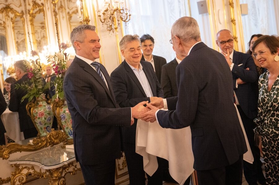 Nehammer und Kogler gratulieren Van der Bellen
