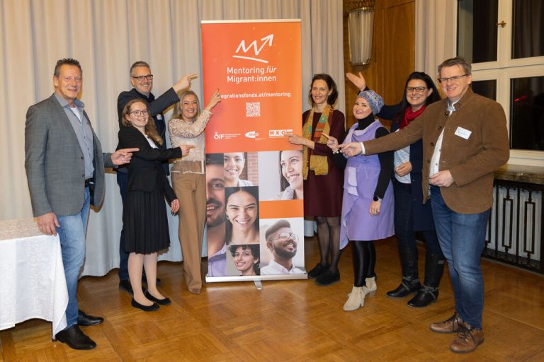 Das Projektteam mit Sara Schaar und Peter Wedenig (rechts) beim Auftakt <span class="copyright">KK/Just</span>