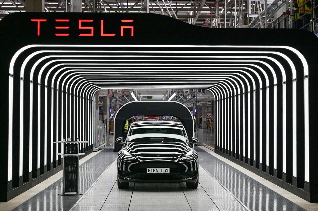 Wegen Rebellen-Angriffen fehlen Teile: Tesla stoppt Produktion