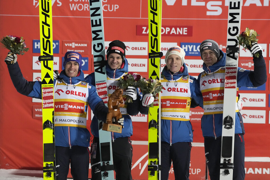 ÖSV-Adler holen den Sieg im Teamspringen