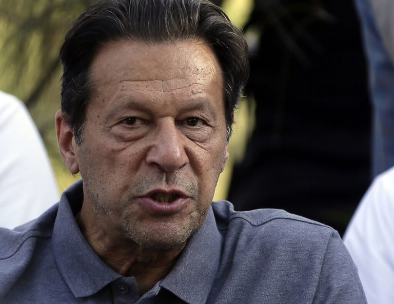Khan war im April 2022 durch ein Misstrauensvotum als Premierminister abgesetzt worden <span class="copyright">AP/Rahmat Gul</span>