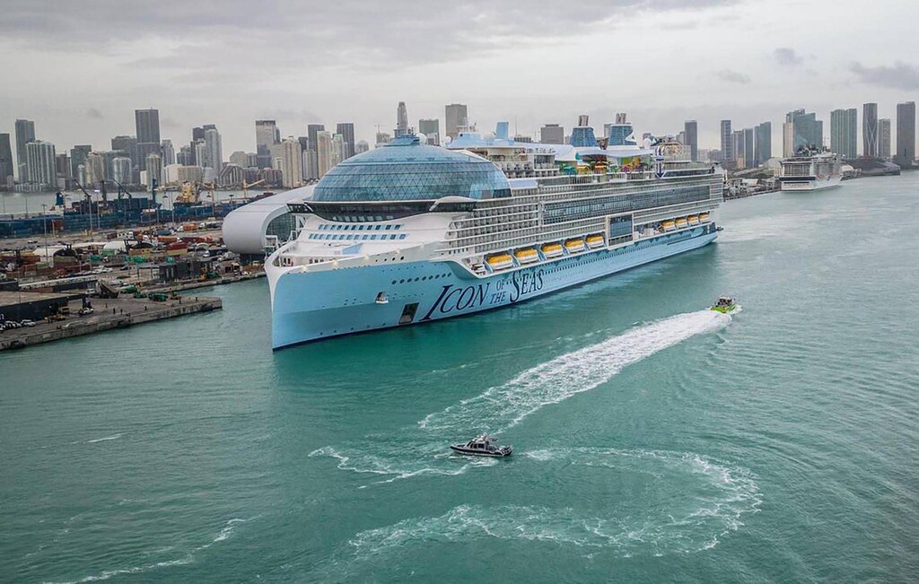 Größtes Kreuzfahrtschiff brach zur ersten Fahrt auf