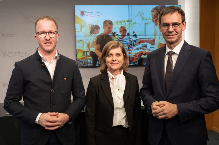 Von links: Christian Ganter, Barbara Schöbi-Fink und Markus Wallner <span class="copyright">Land Vorarlberg/A. Serra</span>
