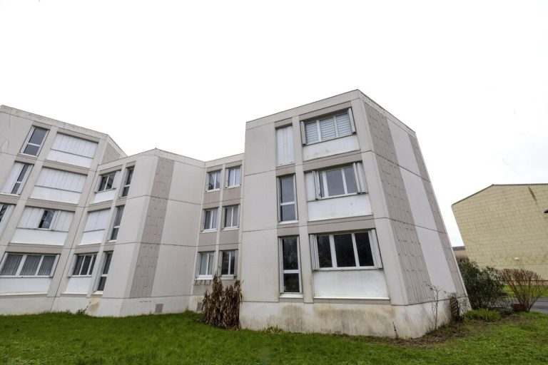 In diesem Wohnungsgebäude wohnte ein neunjähriger Bub zwei Jahre lang alleine <span class="copyright">imago/renaud Joubert</span>
