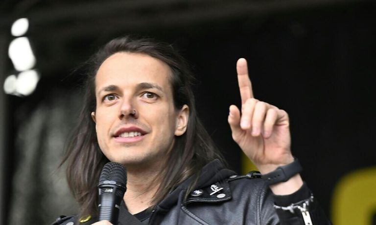 Bierpartei-Chef Dominik Wlazny alias Marco Pogo will sich und seine Partei zur Wahl stellen <span class="copyright">APA/Titzer</span>