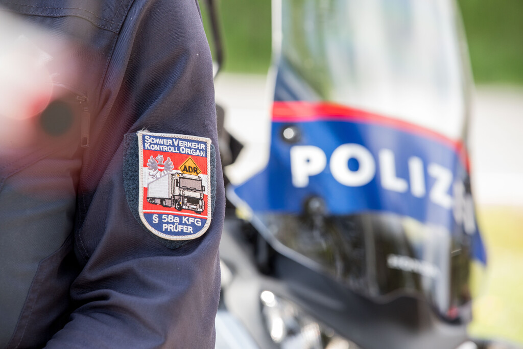Ermittlungen wegen Mordversuchs nach Pkw-Unfall 