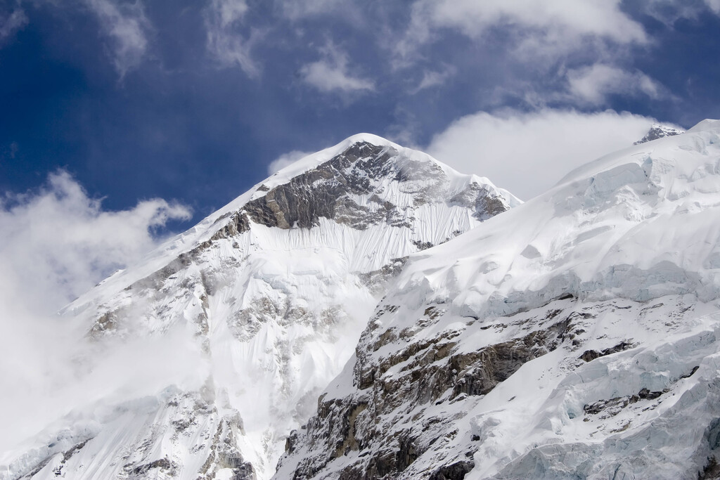 Zweijähriger bestieg mit Familie Basislager des Mount Everests