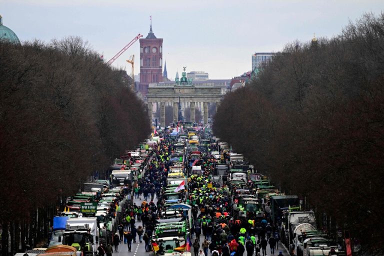 <span class="copyright">JOHN MACDOUGALL / AFP</span>