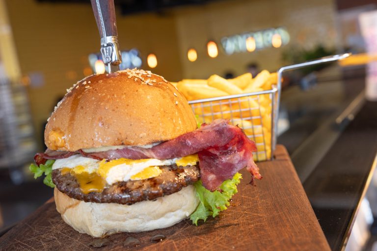 Der "Chefburger", der Renner des Lokals. <span class="copyright">Hartinger</span>