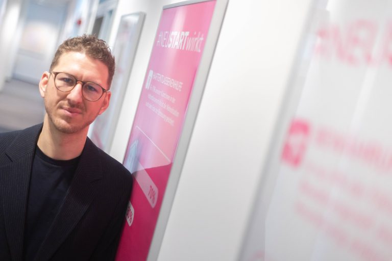 Seit 2022 leitet der in Andelsbuch aufgewachsene Johannes Pircher-Sanou den Verein Neustart in Bregenz. <span class="copyright">Klaus hartinger</span>