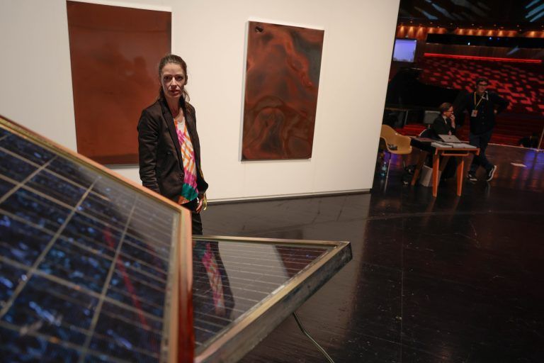 Künstlerin Judith Fegerl in der kuratierten Schau "Influx and Efflux". <span class="copyright"> Hartinger</span>