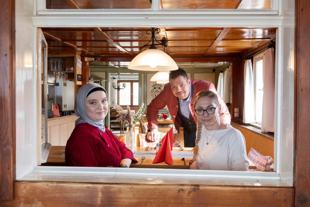 Norddeutscher Schmäh in traditioneller Stuba