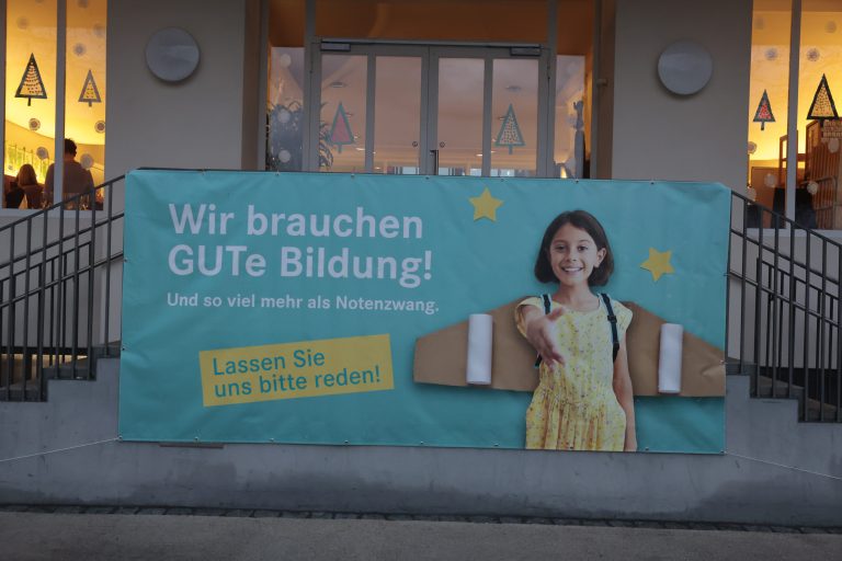 Aktion gegen Ziffernnoten <span class="copyright">Hartinger</span>