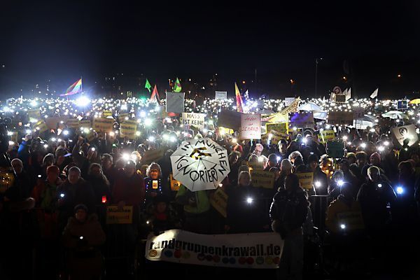 Zehntausende bei &#8220;Lichtermeer für Demokratie&#8221; in München