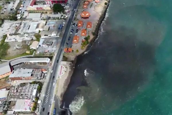 Ölteppich vor Trinidad und Tobago außer Kontrolle