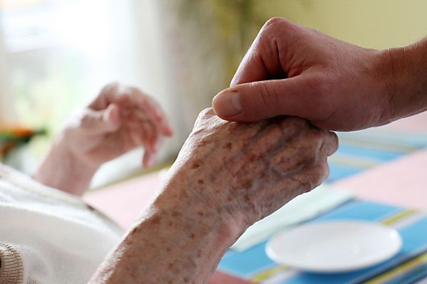 &#8220;Halbe-halbe&#8221; kommt bei Pflege und Co kommt kaum vom Fleck