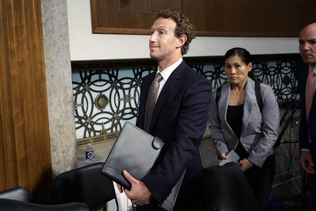 Zuckerberg entschuldigt sich bei Eltern