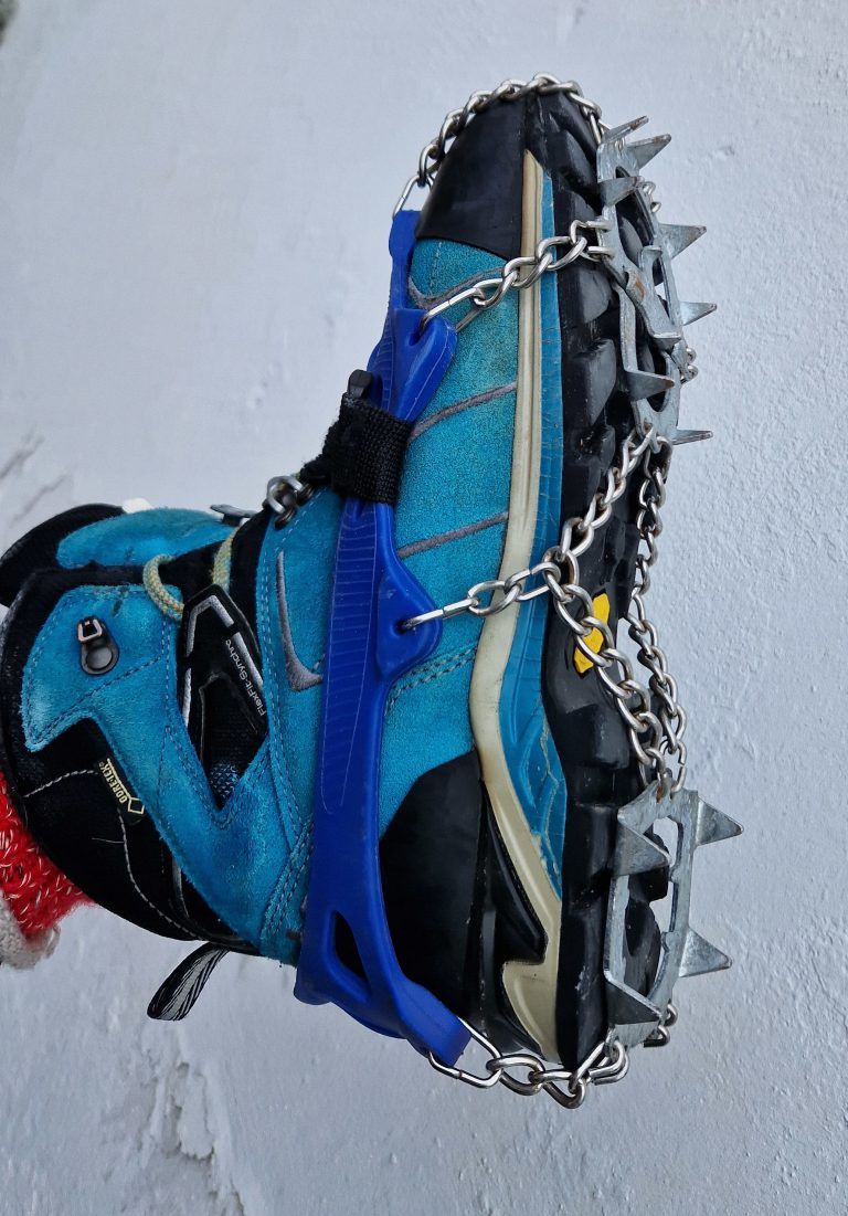 Grödel können bei Eis und Schnee sehr hilfreich sein. <span class="copyright">Vylet</span>
