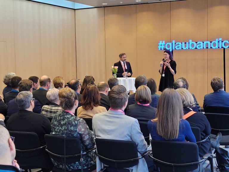 Elena Reis sprach auch beim Festakt zur Eröffnung über ihre Motivation für das ehrenamtliche Engagement. <span class="copyright">Steinlechner</span>