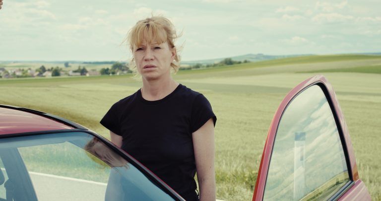 Andrea will sich vom eintönigen Dorfleben verabschieden. <span class="copyright">Filmladen</span>