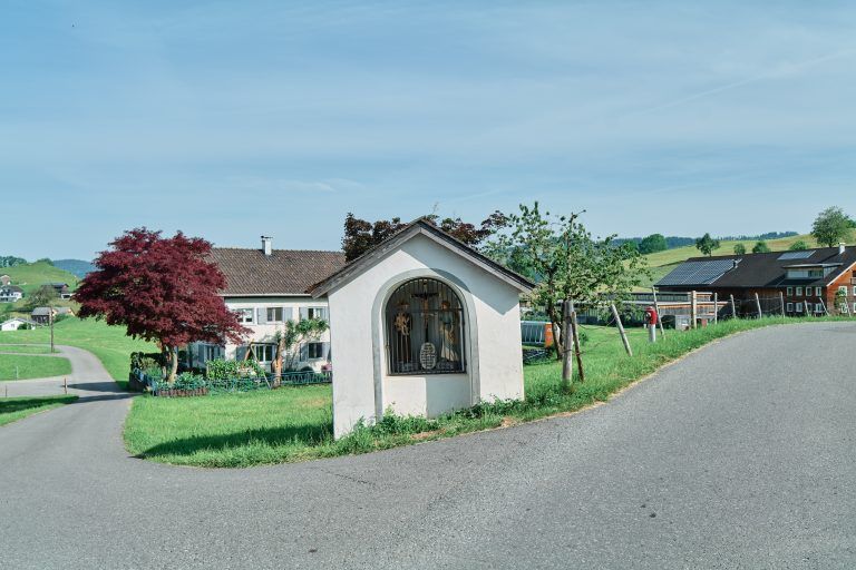 Bildstock zum Gedenken an sechs erschossene Widerstandskämpfer in Langenegg. <span class="copyright">Miro Kuzmanovic</span>