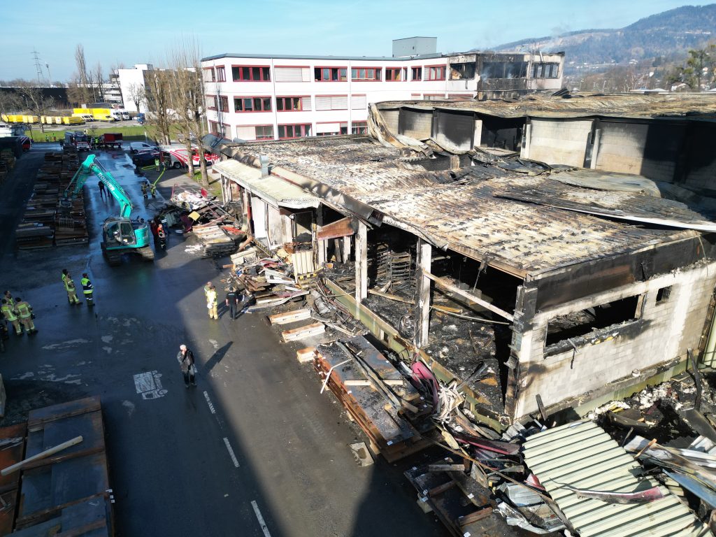 Wolfurt: Großbrand in Gewerbegebiet
