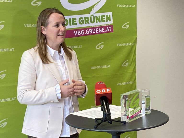 Christine Bösch-Vetter kritisiert bei der Pressekonferenz Josef Moosbrugger. <span class="copyright">Schad</span>