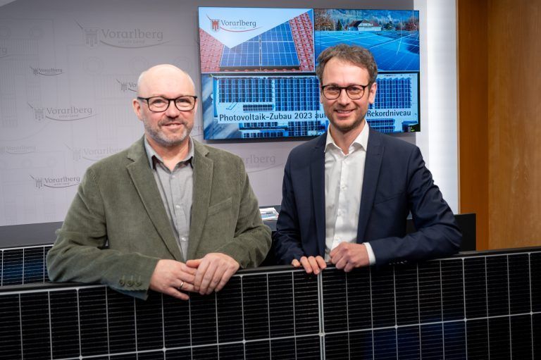 Fachbereichsleiter Christian Vögel (links) und Landesrat Daniel Zadra. <span class="copyright">VLK/Serra</span>