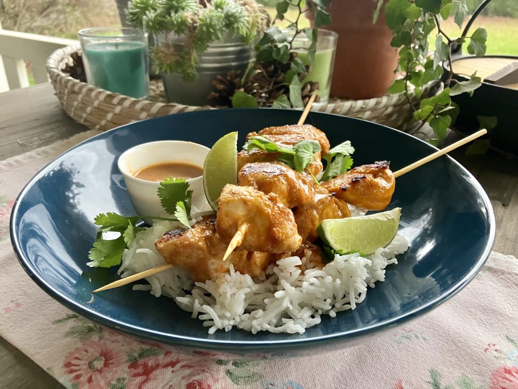 Saté-Spießchen mit Erdnusssauce