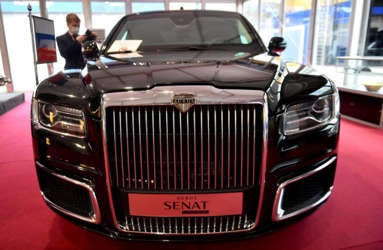 Putin nutzt eine Limousine des Staatskarossen-Herstellers Aurus als Repräsentationsfahrzeug. Nun hat auch Autoliebhaber Kim eine. <span class="copyright">olga maltseva</span>