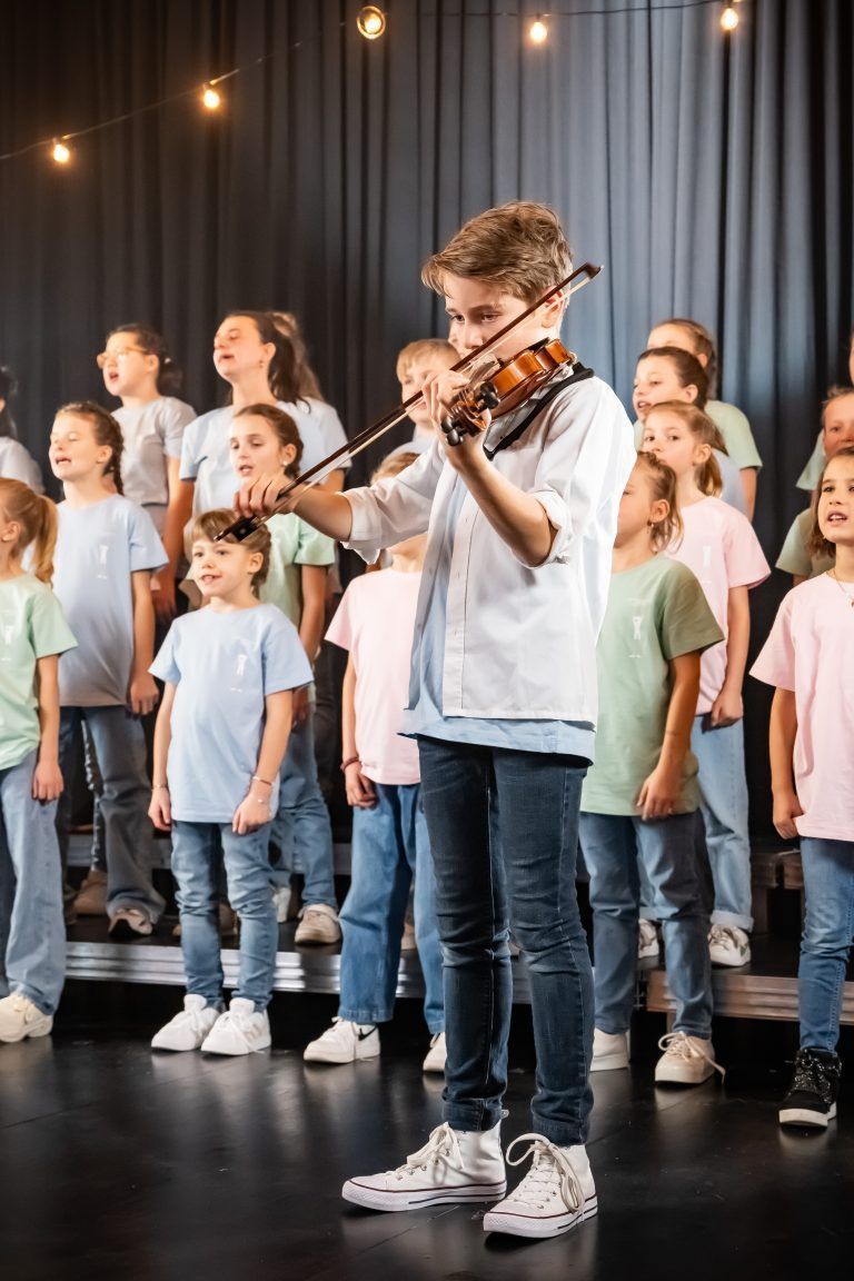 Adrian Feuerstein aus der Musikmittelschule Lingenau an der Geige.<span class="copyright"> Roman Moser</span>