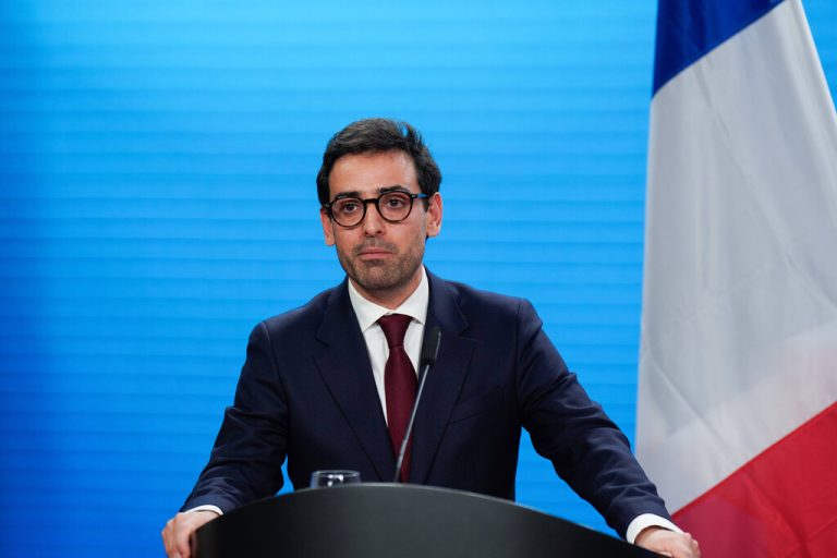 „Russland wird sich für sein Verbrechen verantworten müssen“, betonte der Außenminister Stéphane Séjourné <span class="copyright">imago/bernd elmenthaler</span>