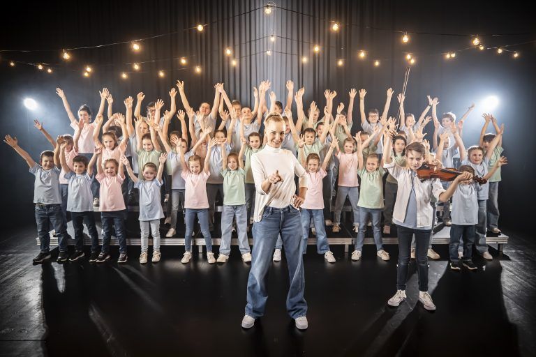 Ingrid Hofer konnte beim Video auf die Unterstützung der Dance Art School und des Schulchors Langenegg zählen. <span class="copyright">Roman Moser</span>