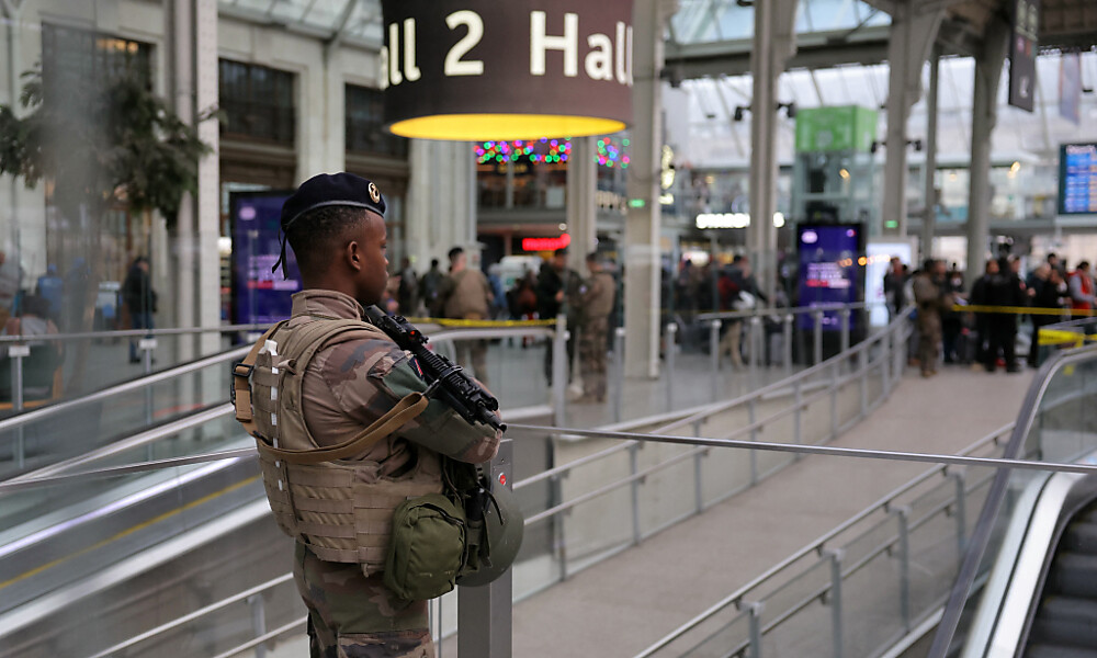 Messerangriff in Pariser Bahnhof